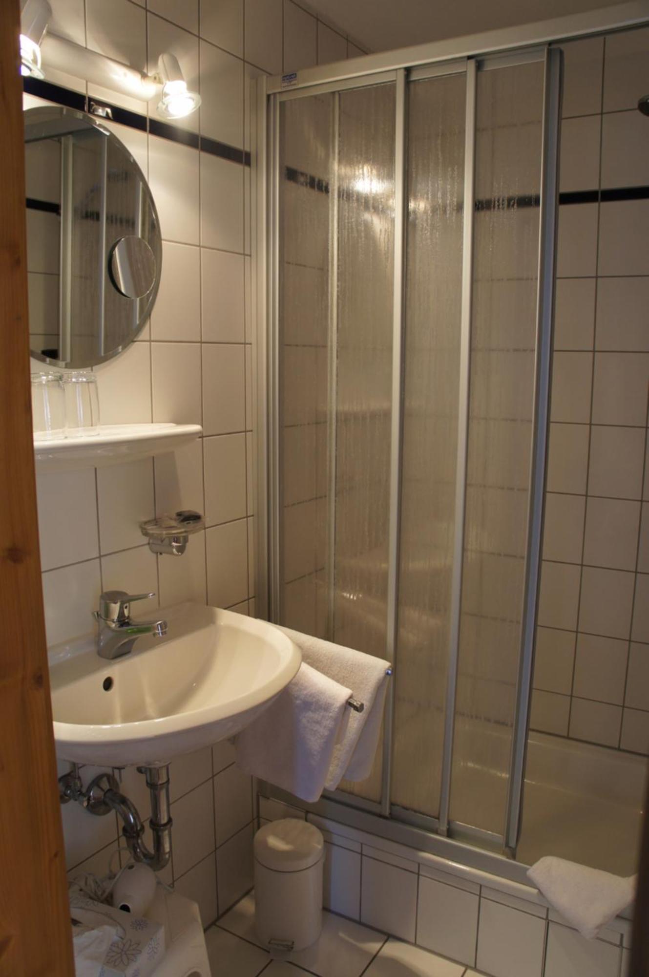 Hotel Schwarzer Adler Erlangen Chambre photo